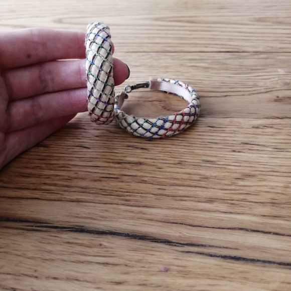 Vintage hoop string earrings - Picture 3 of 3